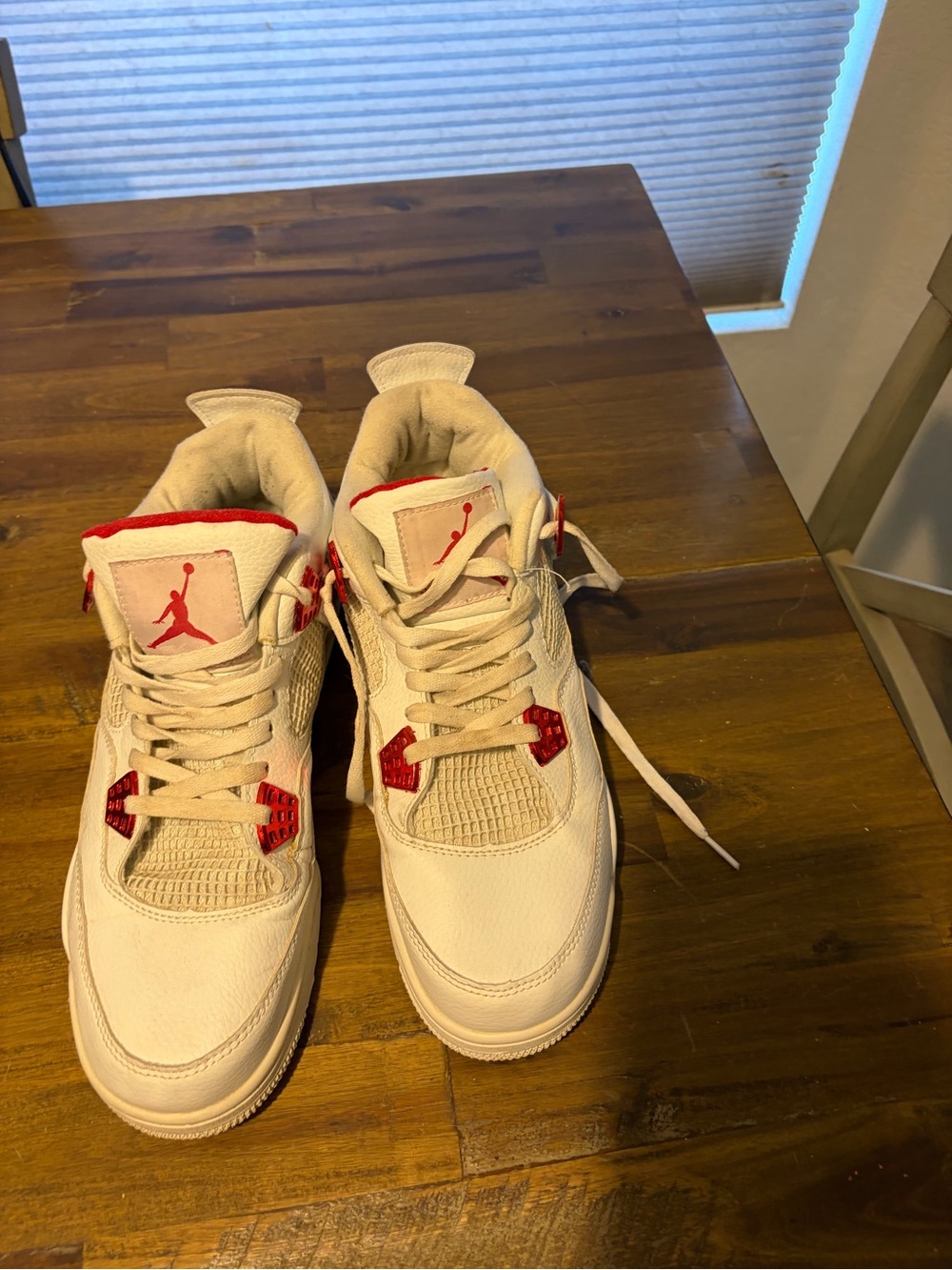 Jordan Men's White and Red Retro Basketball Sneakers - Picture 2 of 6